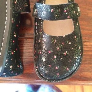 LIKE NEW! Alegria Mary Janes Size 40